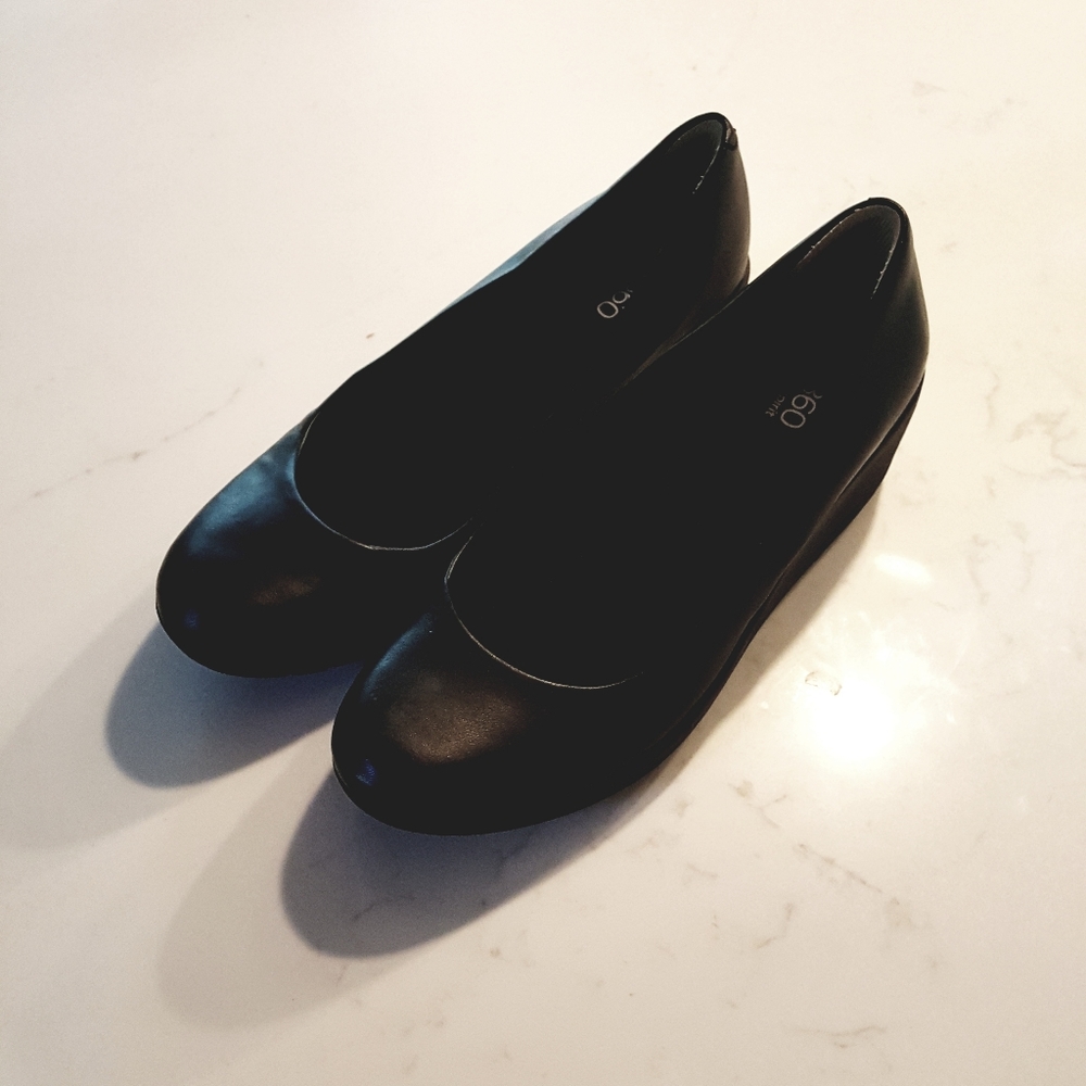 Black low platform shoe